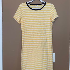 A super fun and cute Old Navy dress!